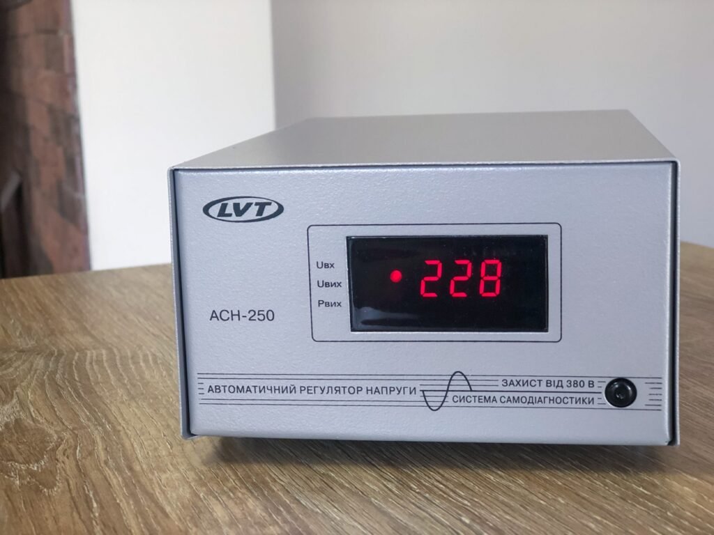 стабілізатор напруги